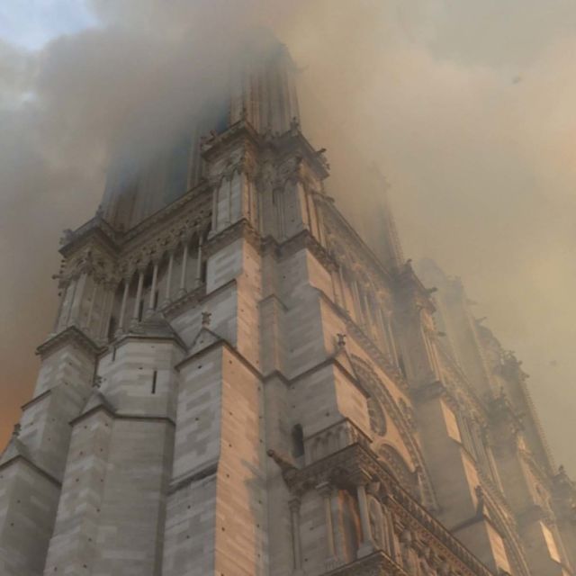 Notre Dame: Vuurzee in Parijs